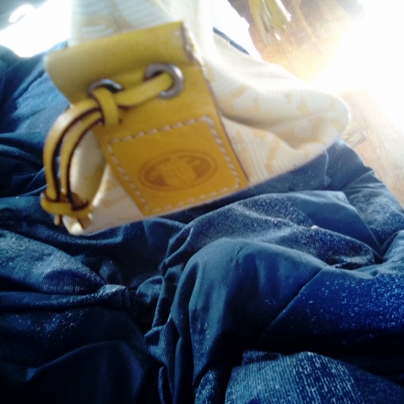 New Dooney and Bourke purse - Picture 5 of 10